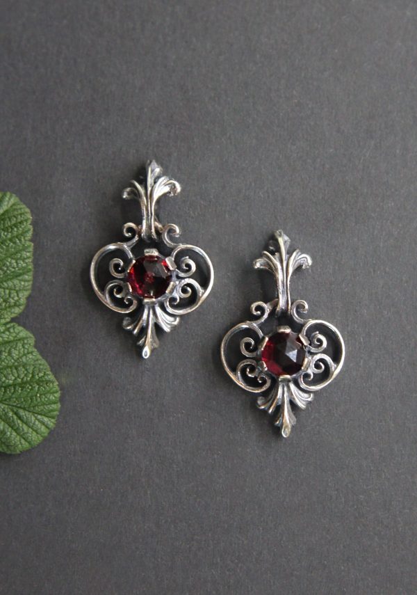 Klassischer Trachtenschmuck: Ohrringe in Silber mit Schnörkelmuster