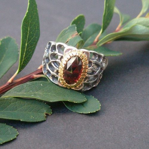 Trachtenring Brigitte Granat Gold
