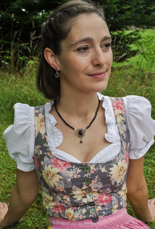 Dirndlschmuck, Granatschmuck Collier Stefanie