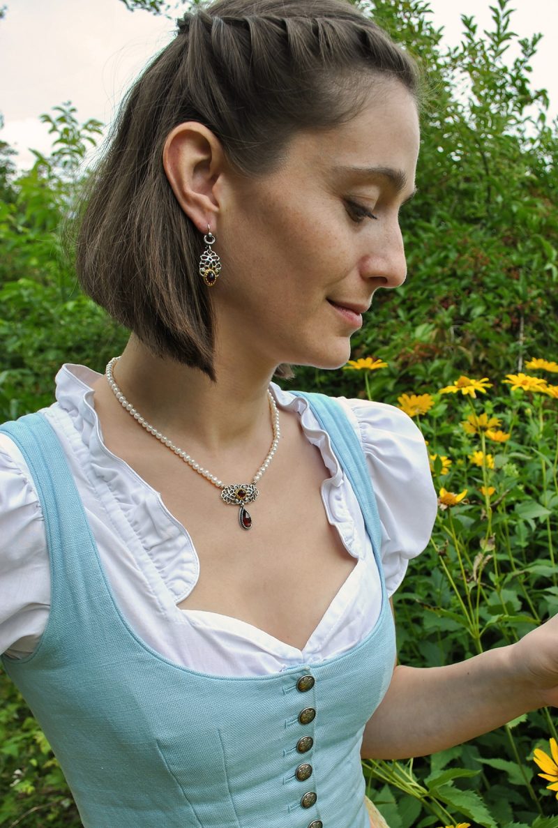 Wunderschönes Trachtenschmuck Set für Damen "Brigitte Granat"
