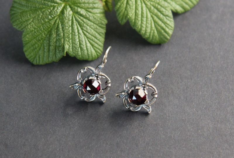 Echte Trachtenschmuck Ohrringe in Silber mit Granat
