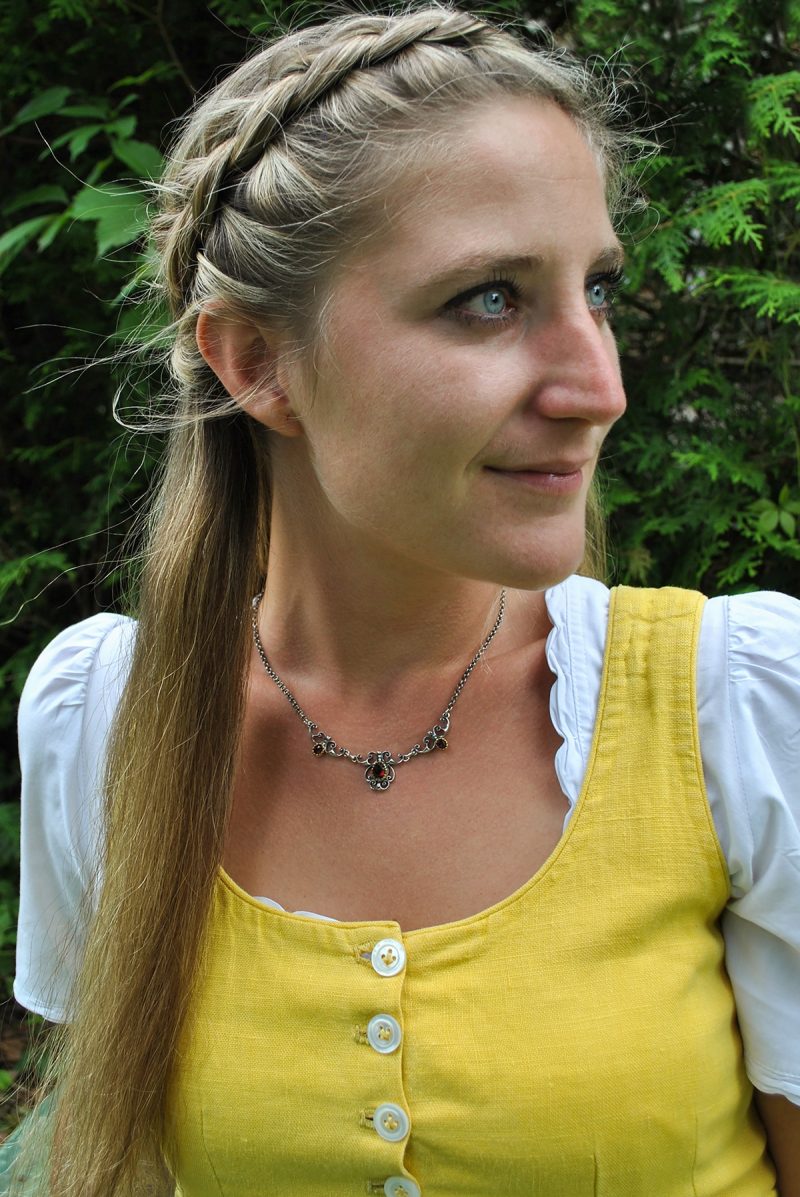 Dirndlschmuck Stefanie aus Silber mit Granat