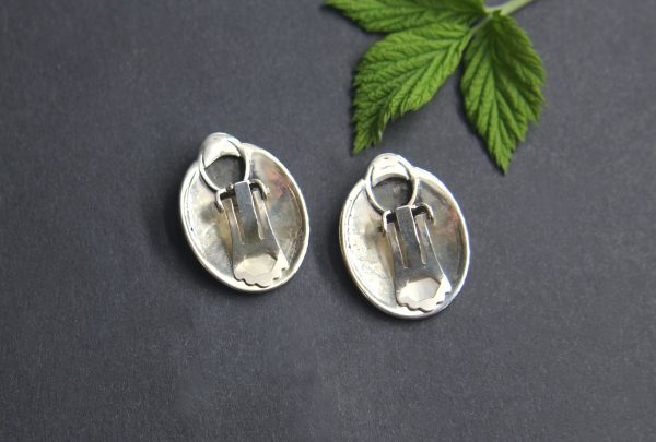 Trachtenschmuck Ohrclips in Silber mit rundem Stein Lapis, Schneckenmotiv