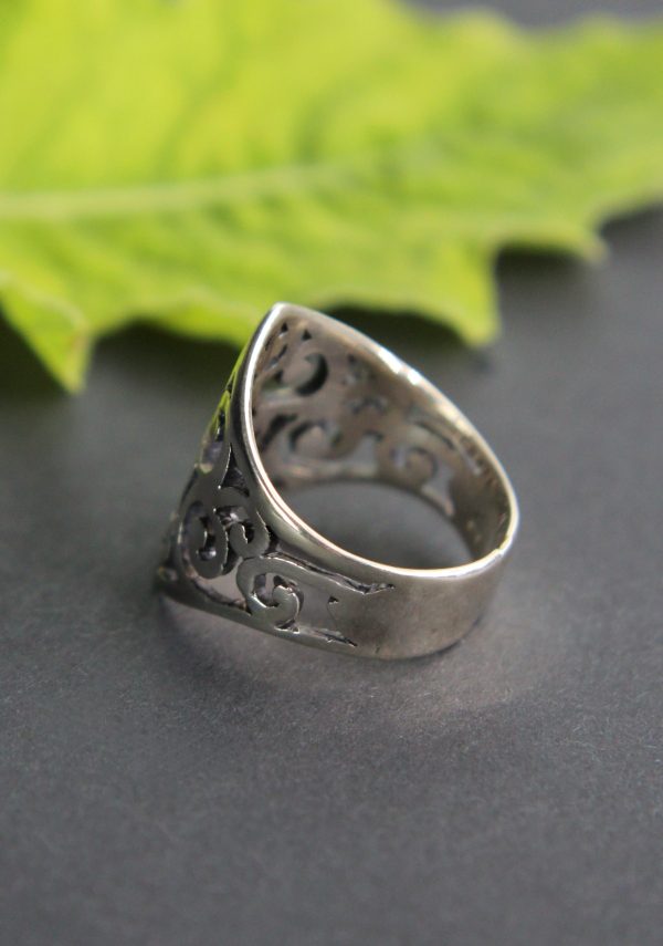 Seitliche Ansicht des Trachtenschmuck Rings Nora