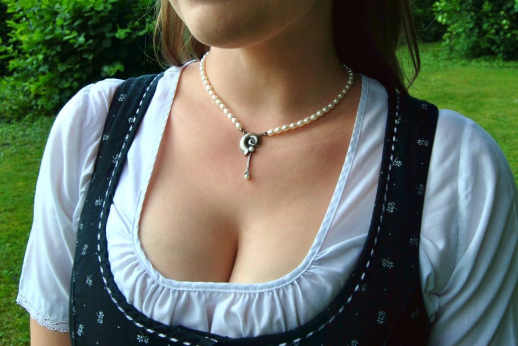Perlenkette Cecilia getragen