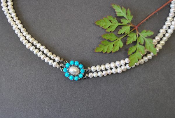 Trachtenschmuck Perlenkette mit Blume aus Türkis