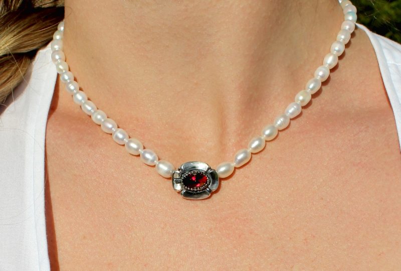 Trachtenschmuck Perlenkette Marianne zum Dirndl getragen