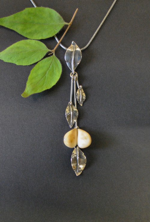 Silberkette mit Grandel und Blättern aus Silber