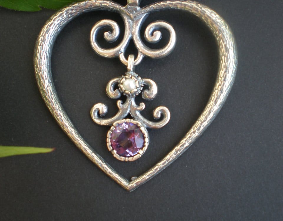Großes Steiner Kirtagherz aus Silber mit Amethyst
