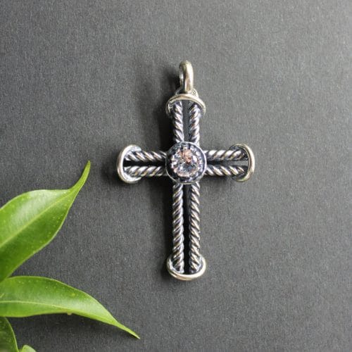 Silberner Trachtenschmuck Kreuz Anhänger Johanna mit Spinell