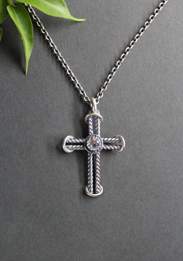 Trachtenschmuck Anhänger Kreuz Johanna in Silber, an Silberkette