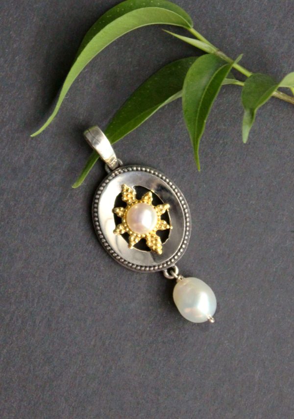 Trachtenschmuck: Silberner Anhänger mit Sternenplatte und Perlen