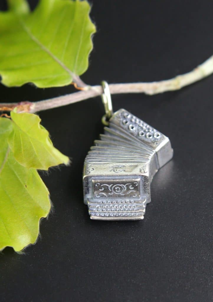 Ziehharmonika in Silber für Uhrkette