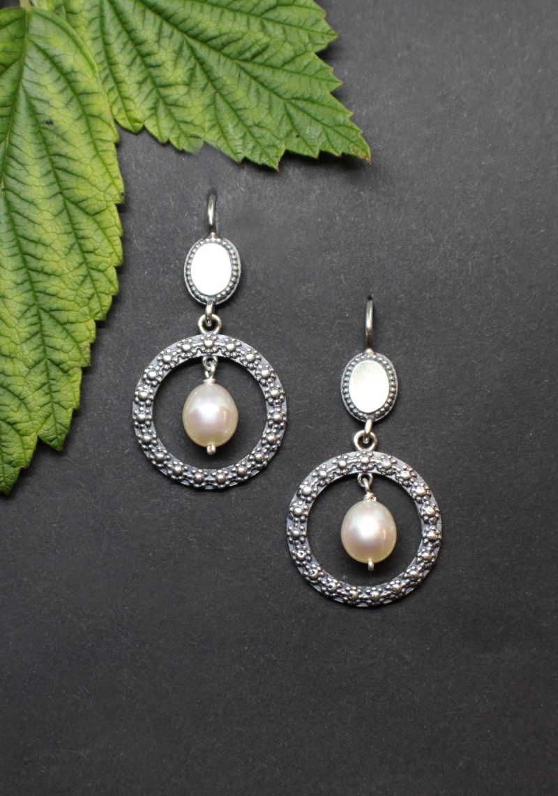 Runde Trachtenschmuck Ohrringe Modern in Silber und mit Perlentropfen