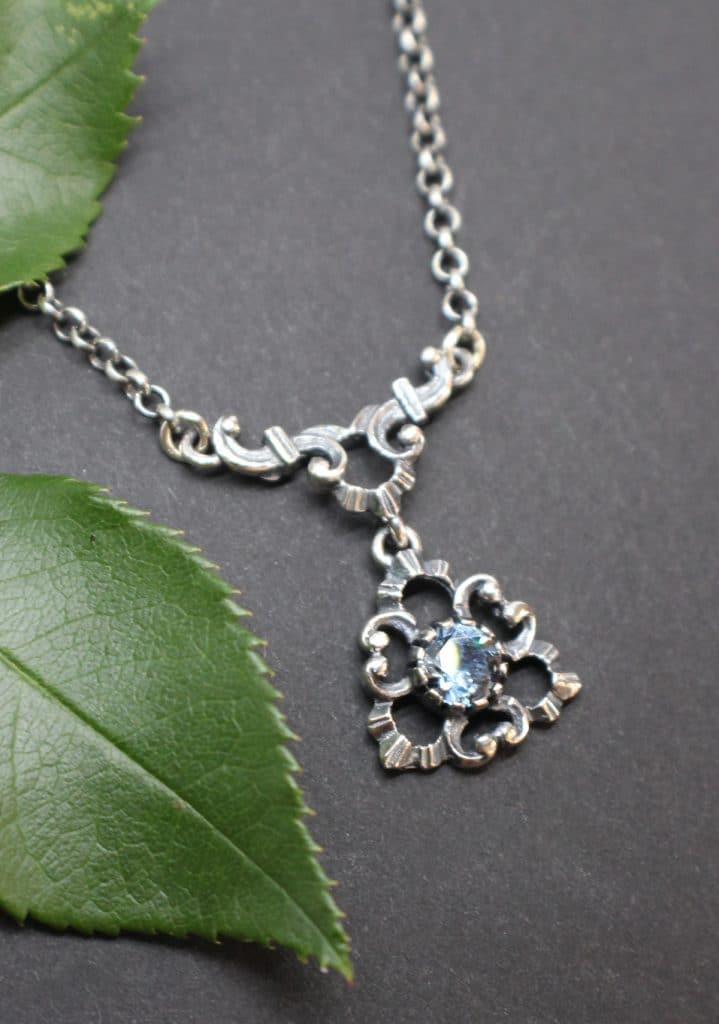 Trachtenschmuck Trachtenkette für Damen in Silber mit synthetischem blauem Spinell
