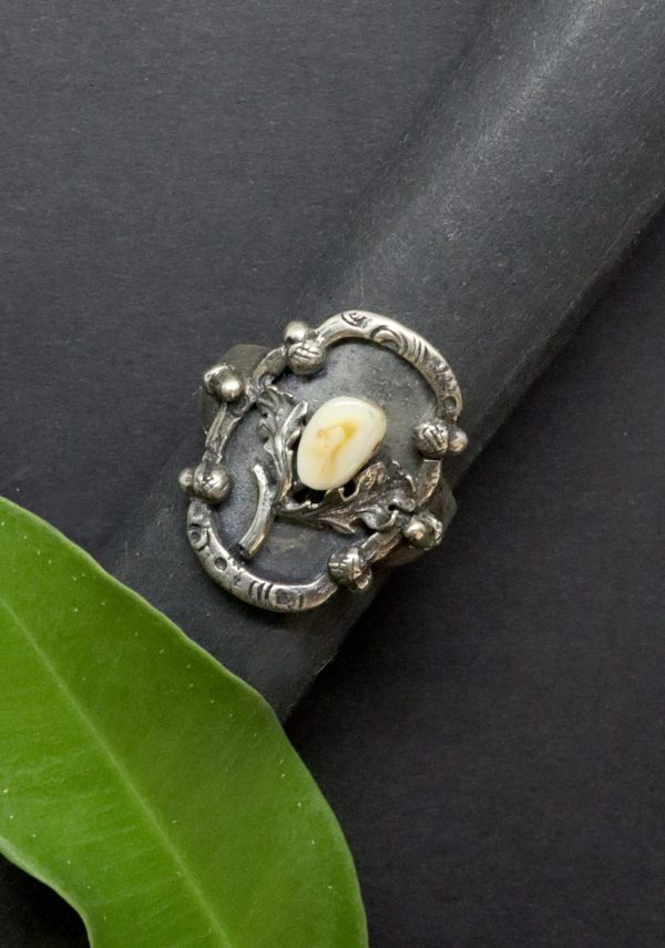 Grandlschmuck Ring in SIlber mit einem halben Paar Grandl