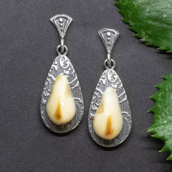Moderne Grandlschmuck Ohrringe in Silber und einem Paar Hirschgrandln, Online-Shop