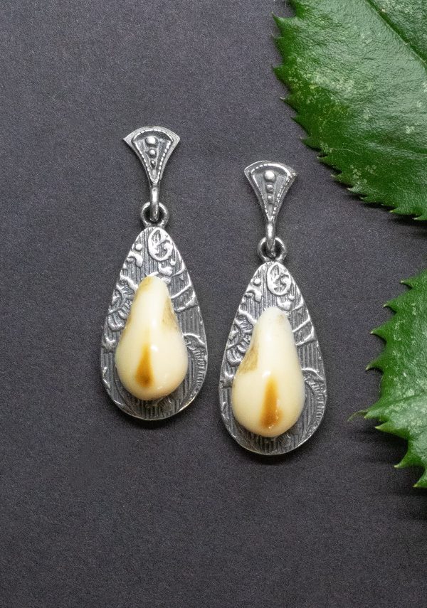 Moderne Grandlschmuck Ohrringe in Silber und einem Paar Hirschgrandln, Online-Shop